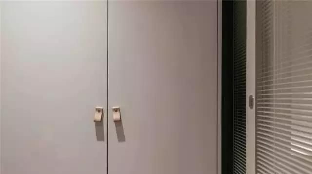  [脏乱]35岁剩女和父母挤28㎡，房屋脏乱，父亲没床睡被迫“离家出走”