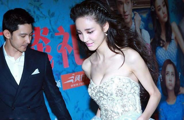 刘雨欣你可别穿抹胸裙了，这样出门不太安全！