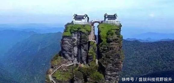 比恒山悬空寺更险的寺庙！建在险峰顶端，至今没明白怎么建造的！