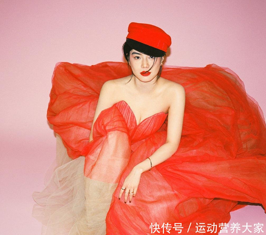 『身价』70岁身价几十亿的婚纱女王,身材真是好,不看脸说20岁都不为过