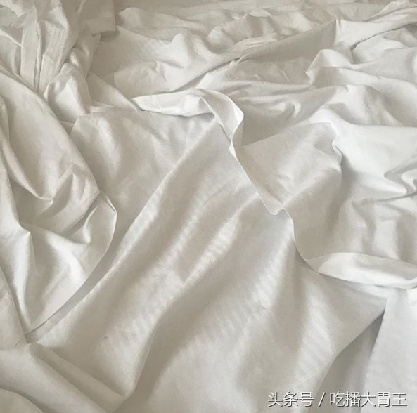 超甜蜜跨国情侣吃播，意大利旅游渡假破谣言，玻璃心们省点心吧