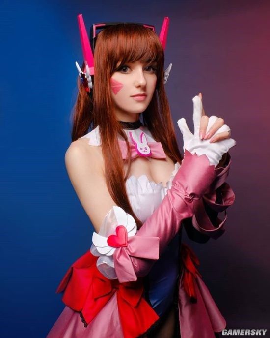 小姐姐COS《守望先锋》少女D.Va:俏皮性感，甜度爆表