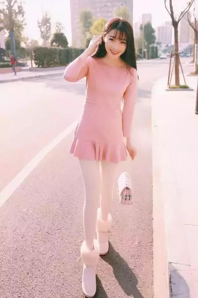 丝袜，一定要搭配高跟鞋吗？因为会很美呀！