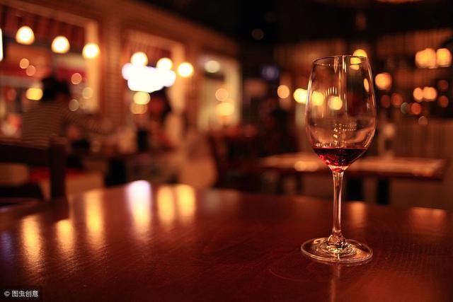 面积比上海还小，建国35年成亚洲最富有国家，却是滴酒不沾的国度