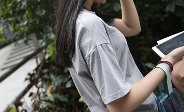 女子网上遇到高富帅，被他骗去玩世界杯球赛，得知真相的她后悔了