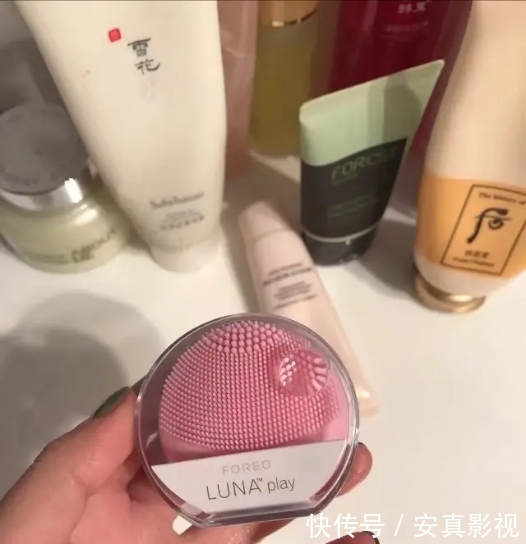  『洁面』风很大却鸡肋的单品，网红睫毛很假，口红纸涂不匀，洁面仪易长霉