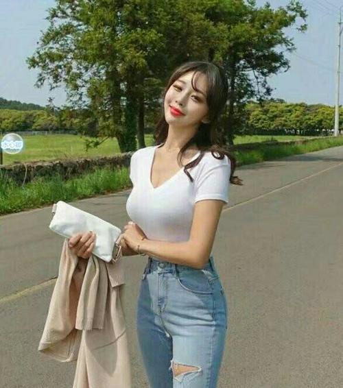 街拍：小热裤展现你的几分俏皮, 几分美好的少女情怀