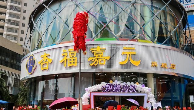香港影视明星吕良伟到廉江来了