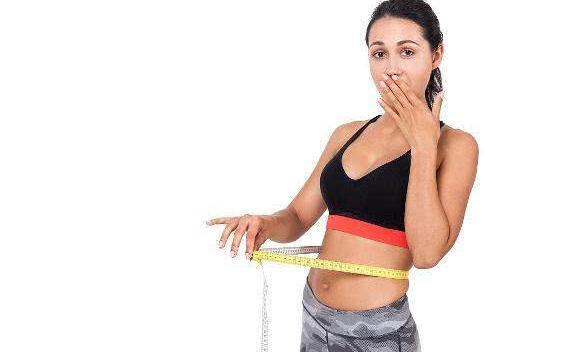 女人有大肚腩怎么办？每天喝水加点“它”，让你小腹变平坦