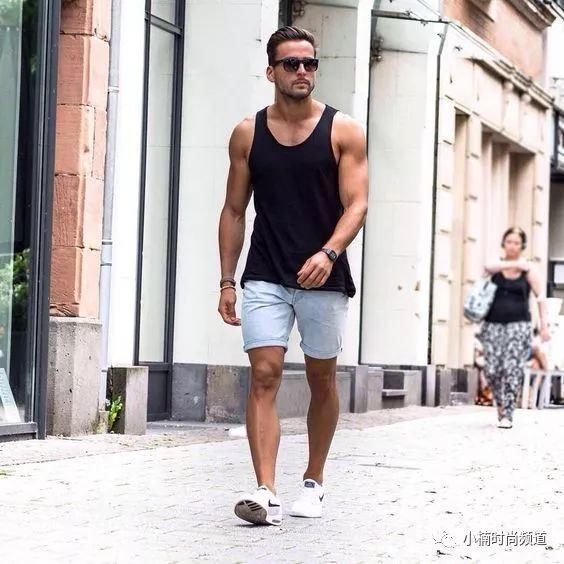 男士穿搭干货：你的夏季裤款里还要加上一件质感牛仔短裤