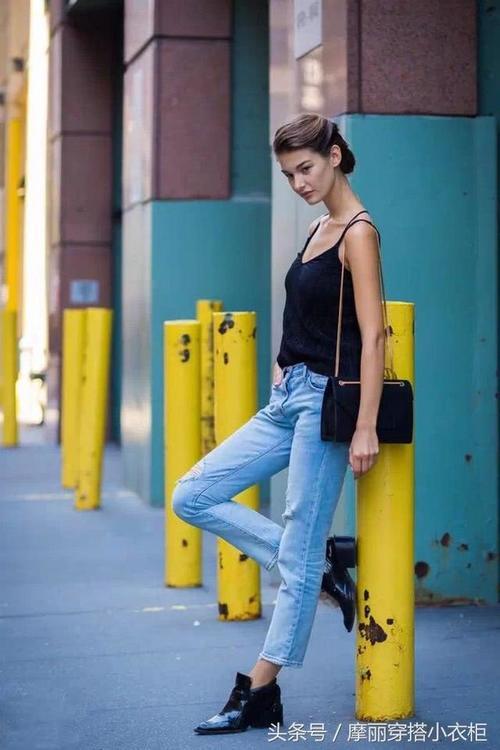 天气微凉，正是穿牛仔裤的好时节，让你美得优雅动人