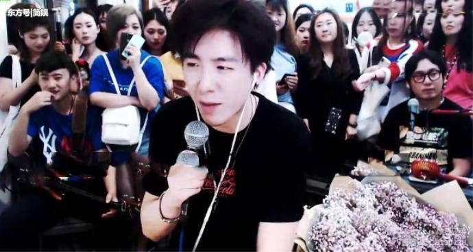 YY摩登兄弟主唱首谈前女友，并解释自己撩妹被打事件纯属谣言