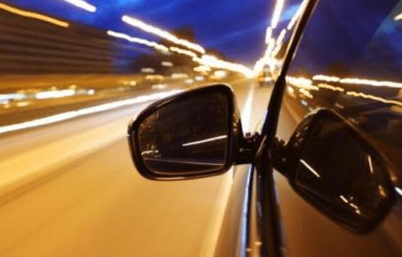 我国高速每天赚多少过路费？专家报出这个数，车主：这还不回本？