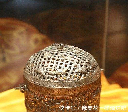 大雨冲倒一千年古寺，施工队抢修时发现一地洞，考古家进入后看呆
