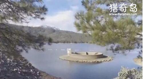 看起来非常神奇又让人恐惧的水库泄洪口