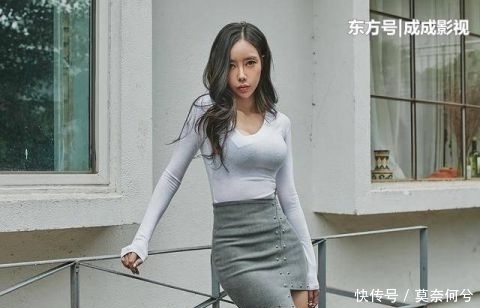 『时髦』街拍：时髦的紧身裙小姐姐，散发出时尚格调的气质美！