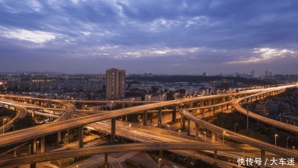 中国最“厉害”高铁站，不转车就可通全国，西北最大枢纽！