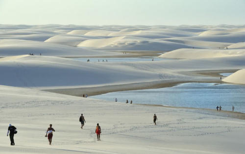 世界上“最神奇”的沙漠，鱼虾成群，沙漠湖泊随季节交替变换