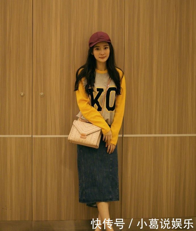 杨幂还是太瘦了！穿牛仔裙身后还收紧一大截，网友：能有70斤吗