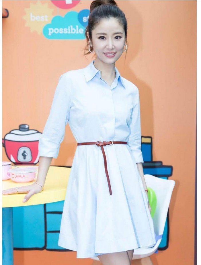 林心如穿衬衫裙亮相，扎马尾辫年轻了15岁，霍建华看了在偷笑!