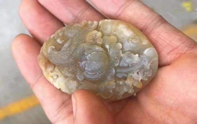 夜市2800淘了个“狗啃窗”原石，成品的蜕变反差太大惊艳众人!