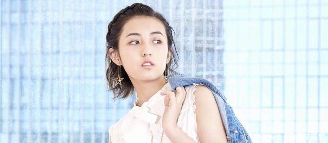 有种时尚叫张子枫,化浓妆,穿高跟鞋,这么有女人