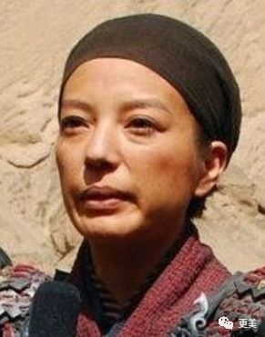 90后的郑爽关晓彤眼袋都要掉地上了，快来个医生救救她们吧!