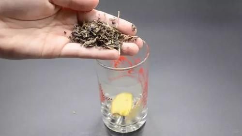  治疗感冒：茶叶水里加几片生姜，作用真强大，喝一次能省几百元，早学早受益