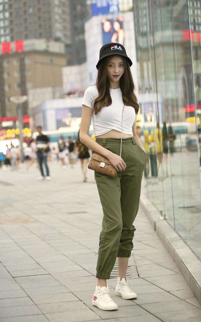 白色调清新自然的搭配, 给人一种干净与纯洁的美感!