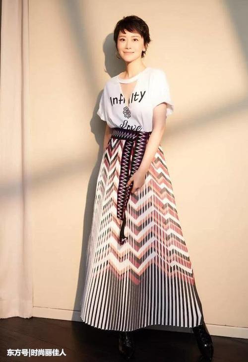 “魏璎珞”出席活动，一身造型竟不如海清，网友：败在了“刘海”