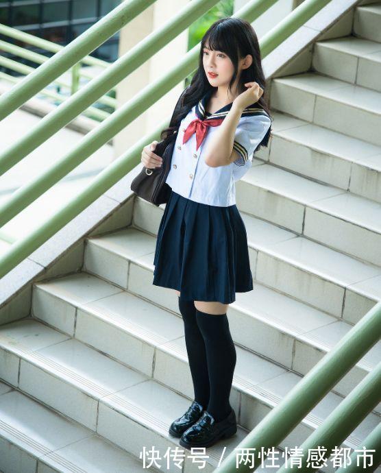 日式制服美女，十分清纯可爱，你喜欢吗
