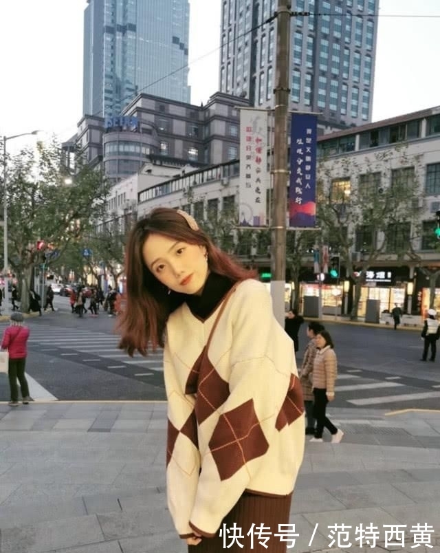 『女生』胯宽腿粗的梨形身材女生,一定要买这三条裙子,穿上后超级显瘦