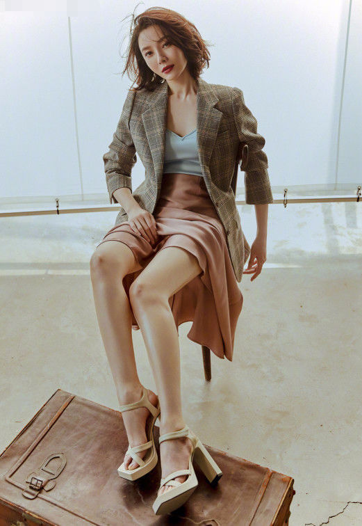 陈数解锁裤子新玩法!穿一条牛仔裤,怎么薄得跟纸一样?