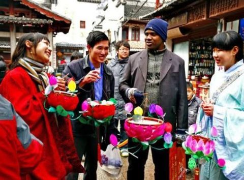 此国游客涌入中国各大景点，为何刚到门口转头就走？原因很现实