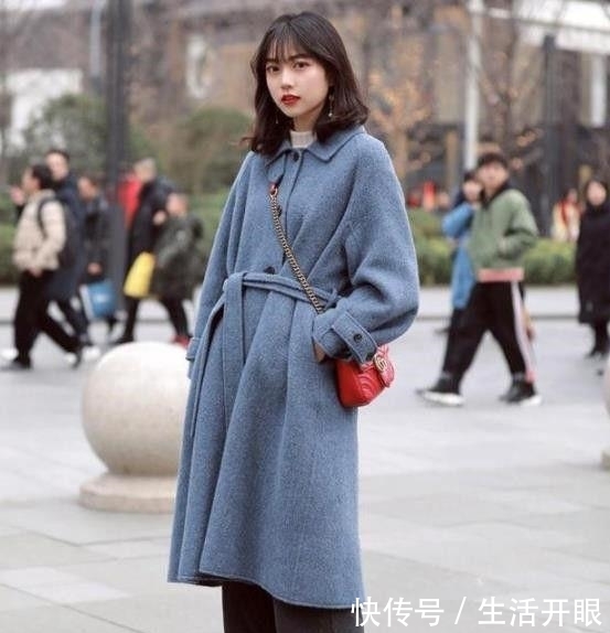 「尽显」时尚靓丽的美女街拍:潮流的美女,尽显婀娜多姿的美