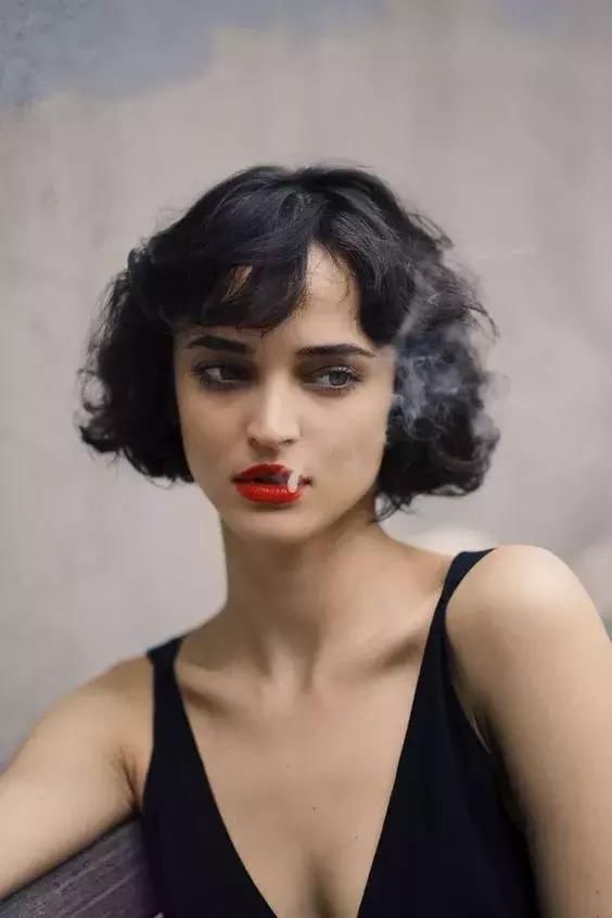 周冬雨，短发不是你说剪就能剪，根据脸型选择长度才是关键!