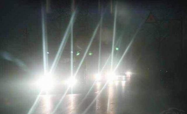  【保命】驾车不能开远光灯？这些情况下 为了保命还是开吧