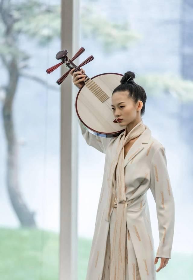  【联名】地产大佬联名的时尚大片，你能想到什么样吗？