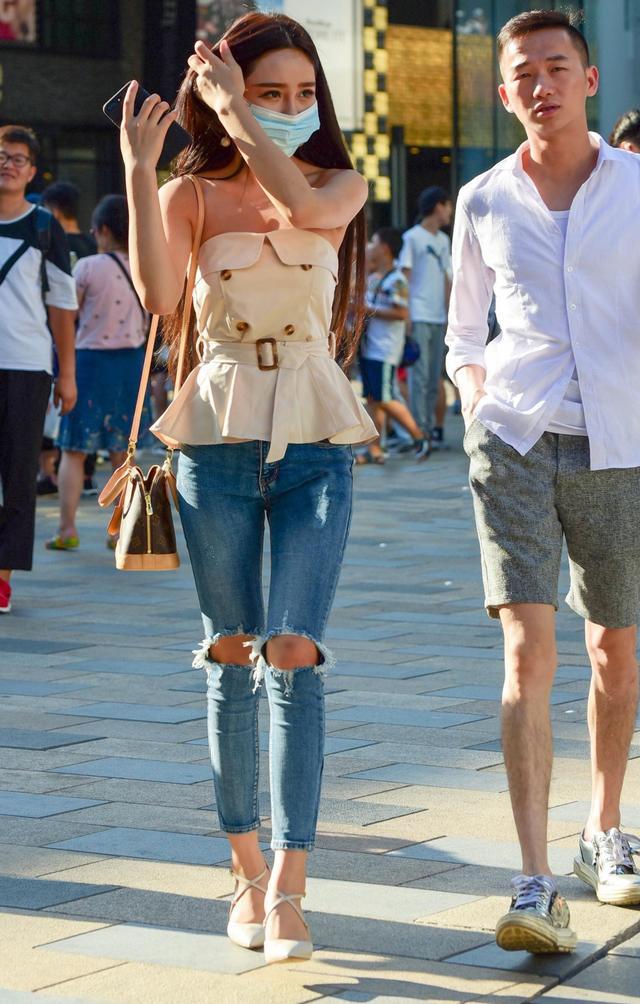 街拍：平常生活中的美女们，也能如此养眼！