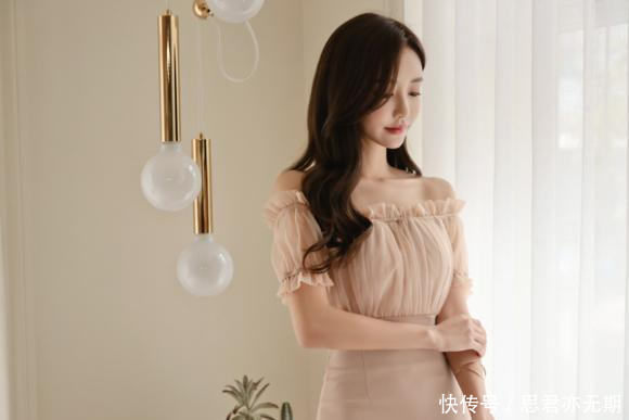  『美女』清秀迷人的紧身裙美女，穿出时髦女人味！