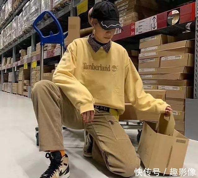 卫衣■卫衣这样穿才不会无聊！