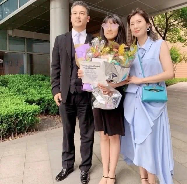 「攻击」贾静雯前夫被攻击,梧桐妹维护爸爸,怒怼网友不懂就不要乱说