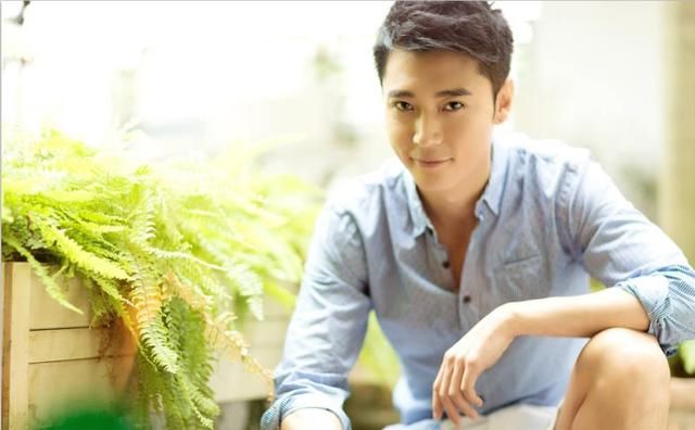 疑似毕滢投稿哭诉被已婚男星出轨，三字冷漠回应，张丹峰被凉了？