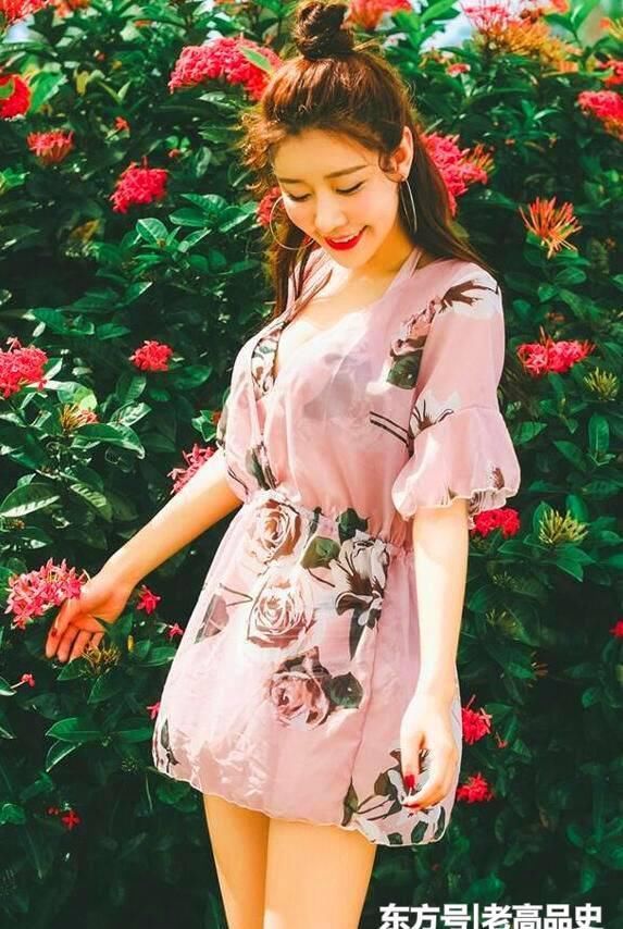  『魅力』颜值满分的泳衣美女，塑造完美身材曲线，潮流感十足！