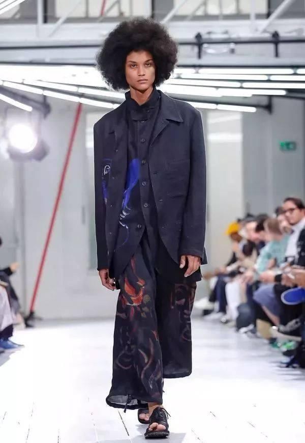 时装秀:Yohji Yamamoto 2020 春夏时装秀:山本耀司的黑色诗意想象