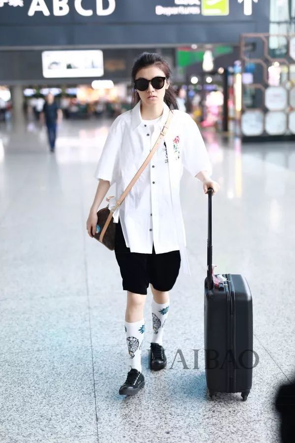 挤掉老爹鞋,成为“今夏最火”的复古单品,是什么来头?