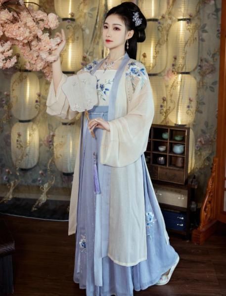  『款褙子』汉服科普：宋制褙子如何搭配春夏装，与明制披风有何不同？