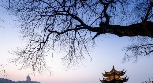 写西湖之美的诗那么多，只需读苏轼这一首，最后一句神来之笔