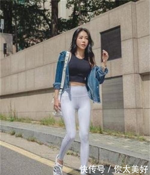  [小姐姐]别再只知道穿牛仔裤了！今年最流行瑜伽裤，完美勾勒好身材