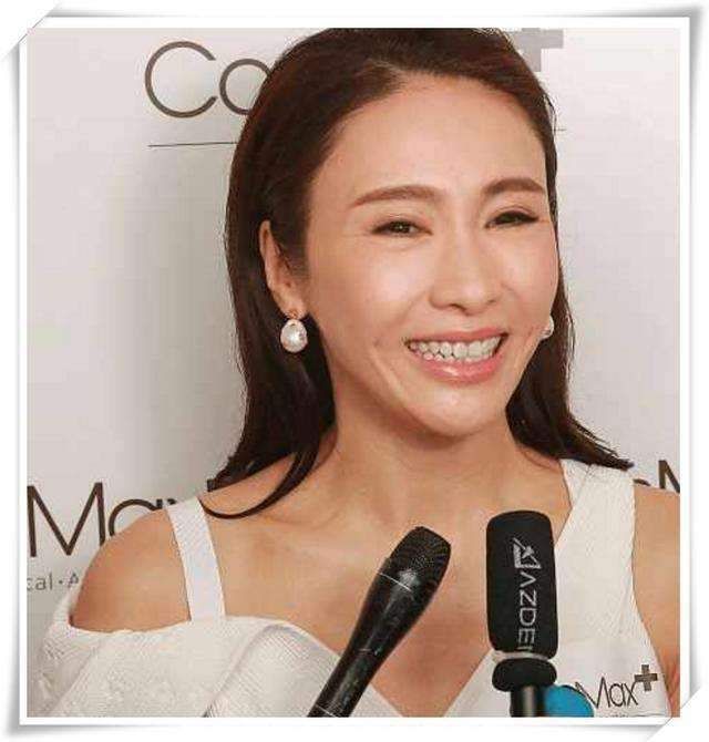 46岁黎姿用力过猛, 脸彻底垮了! 网友: 又一位天然美女沦陷了!